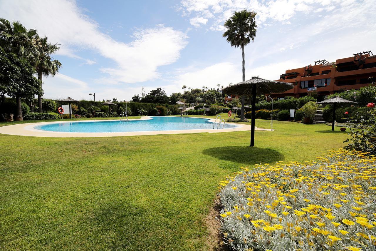 Jardines De Nueva Galera Cozy Penthouse Apartment Estepona Bagian luar foto